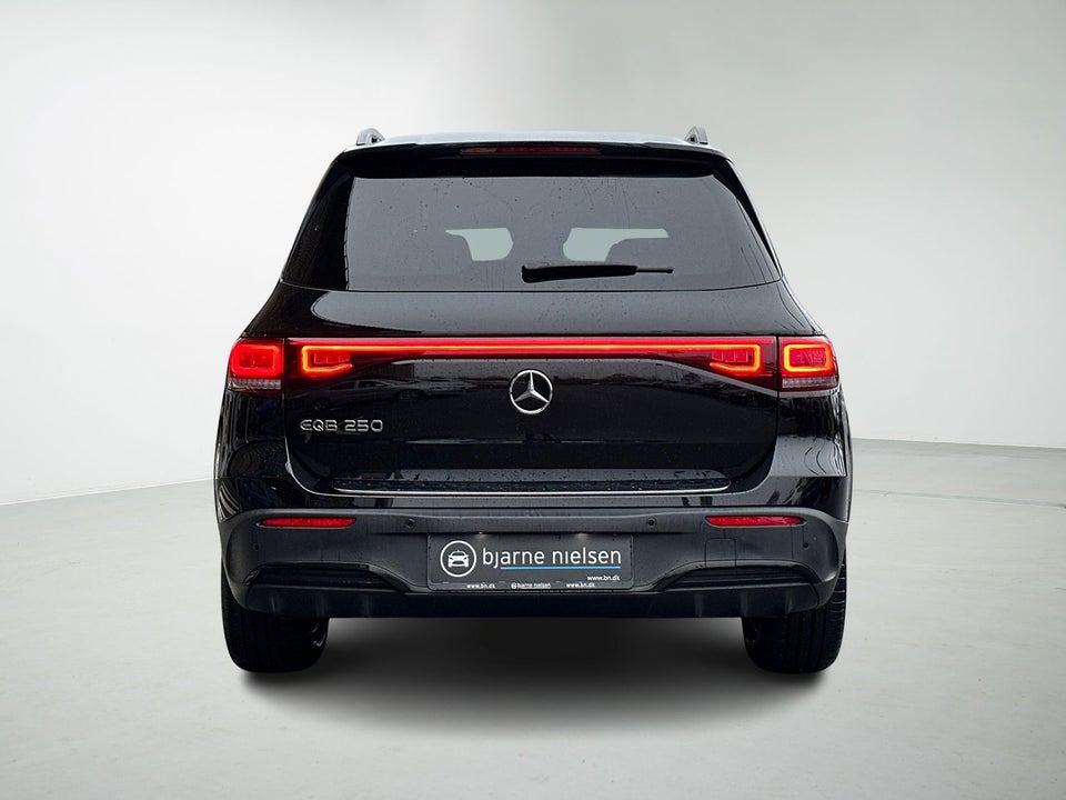 Mercedes EQB250 AMG Line 5d