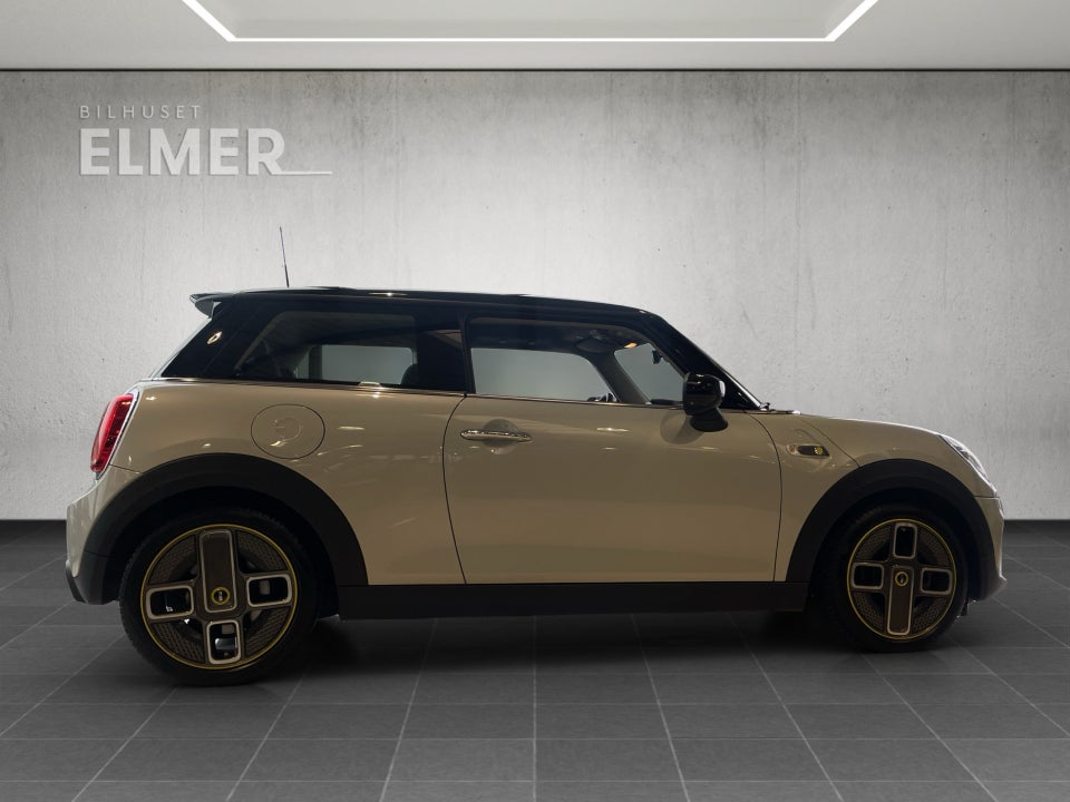 MINI Cooper SE Essential 3d