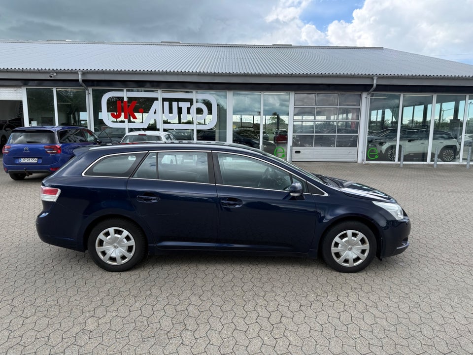 Toyota Avensis 1,6 VVT-i T1 stc. 5d