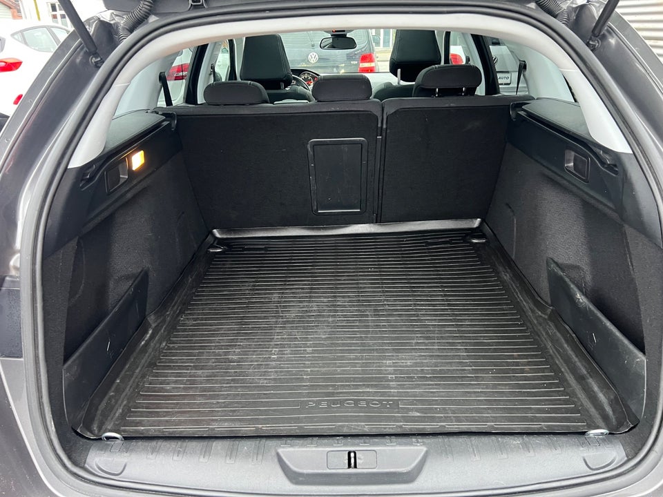 Peugeot 308 1,5 BlueHDi 130 Style SW 5d