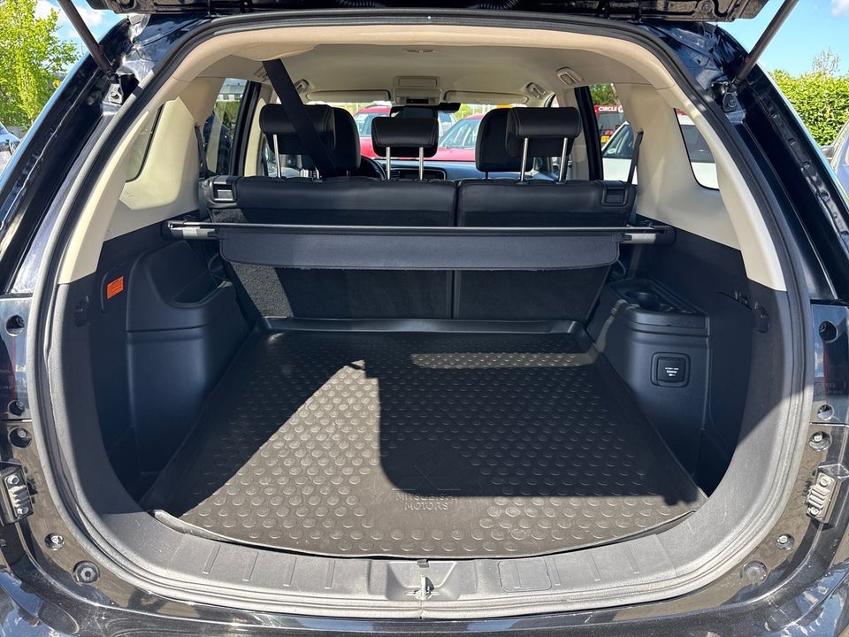 Mitsubishi Outlander 2,4 PHEV Intense CVT 4WD 5d