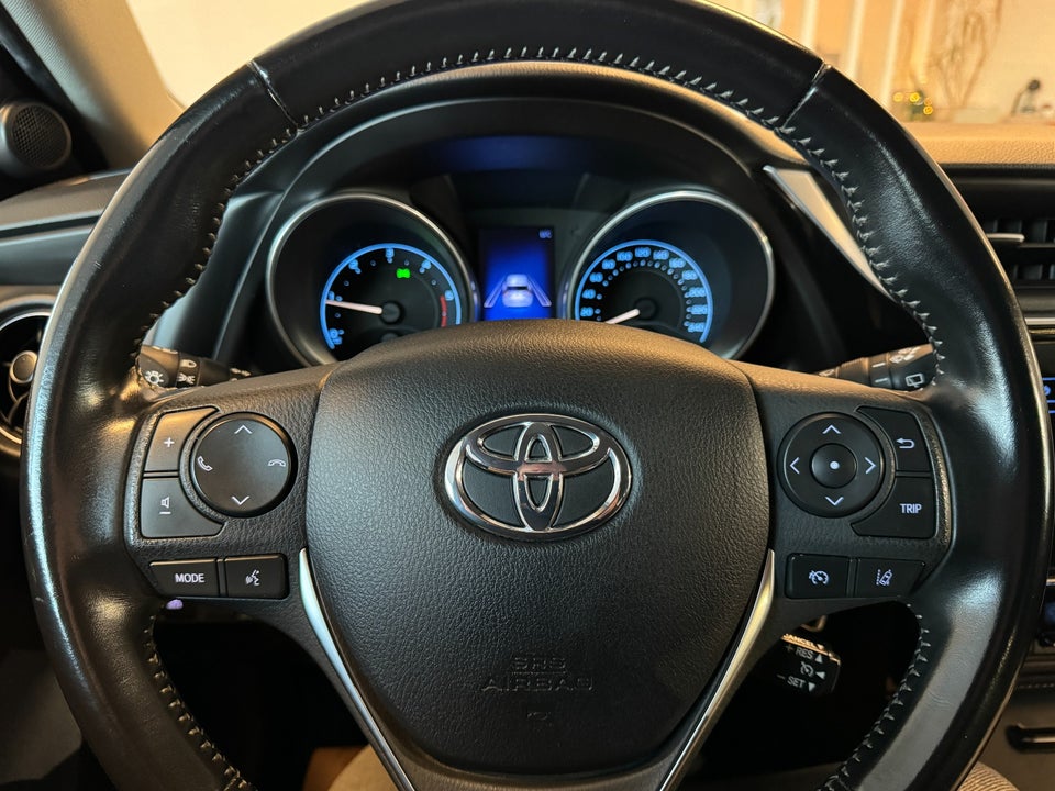 Toyota Auris 1,6 D-4D T2 Comfort Touring Sports 5d