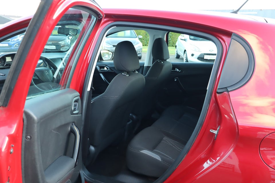 Peugeot 208 1,2 VTi 82 Allure 5d