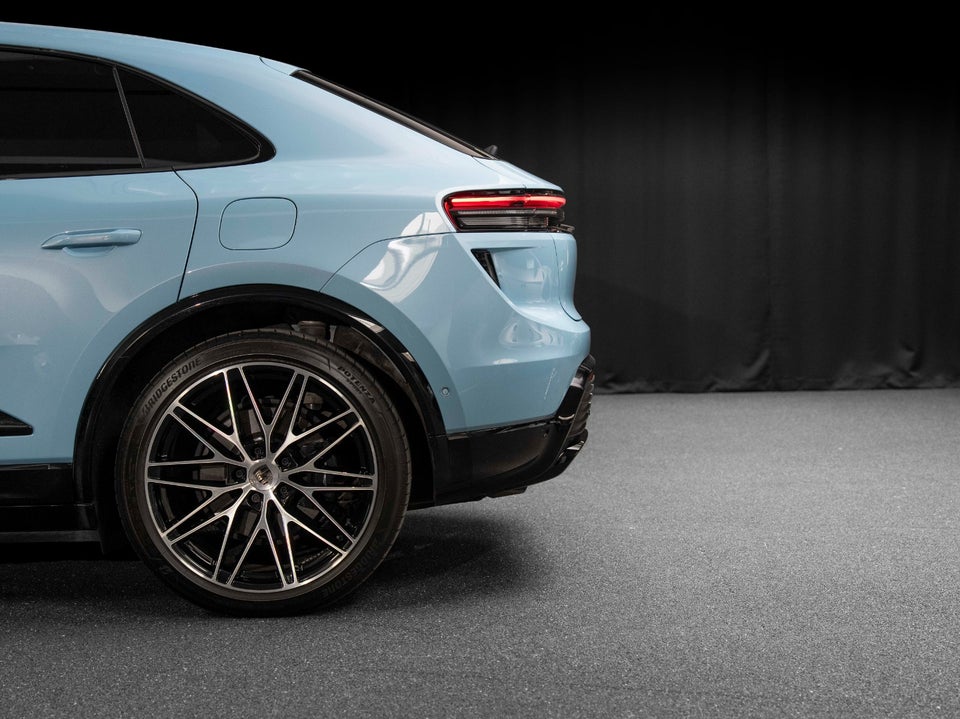 Porsche Macan Turbo 5d