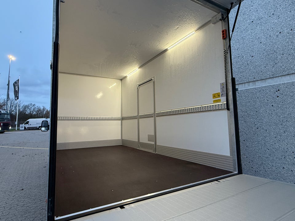 Iveco Daily 3,0 35S18 4100mm Box m/lift AG8