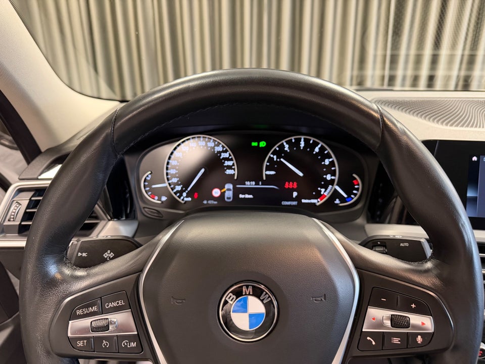 BMW 320i 2,0 Connected aut. 4d
