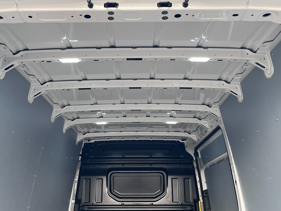 VW Crafter 35 2,0 TDi 102 Kassevogn L3H2