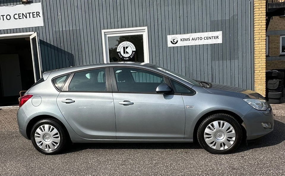 Opel Astra 1,6 Enjoy 5d