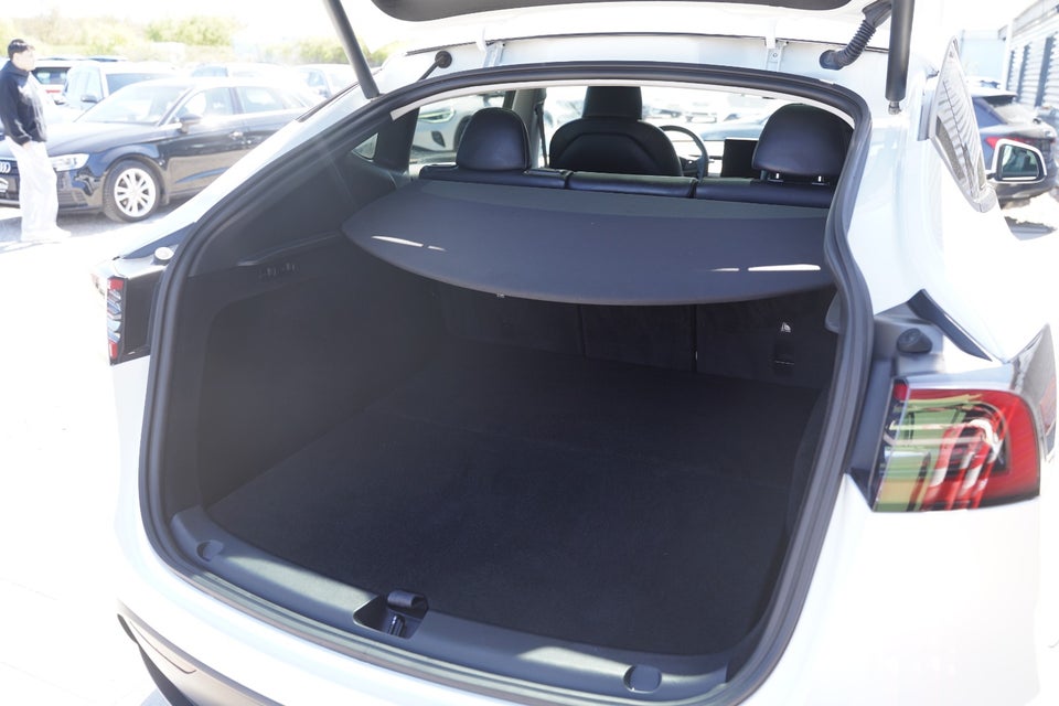 Tesla Model Y Long Range AWD 5d