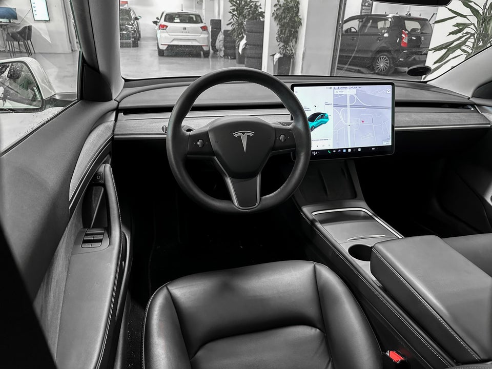 Tesla Model 3 Standard Range+ RWD 4d