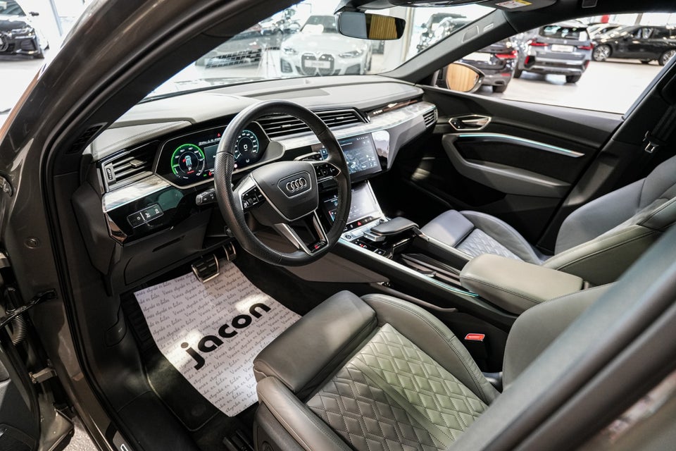 Audi Q8 e-tron 55 S-line quattro 5d