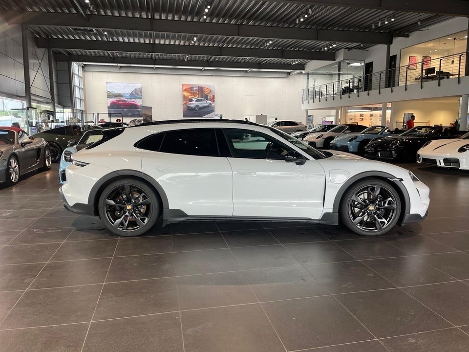 Porsche Taycan 4S Performance+ Cross Turismo 5d