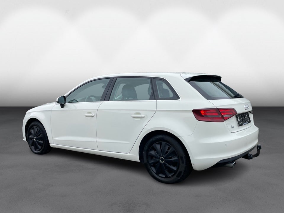 Audi A3 1,6 TDi 110 Attraction Sportback 5d