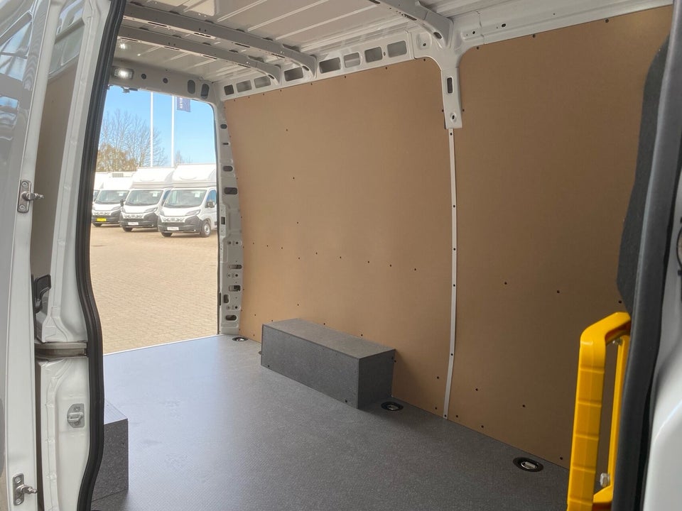 Iveco Daily 3,0 35S18 12m³ Van AG8