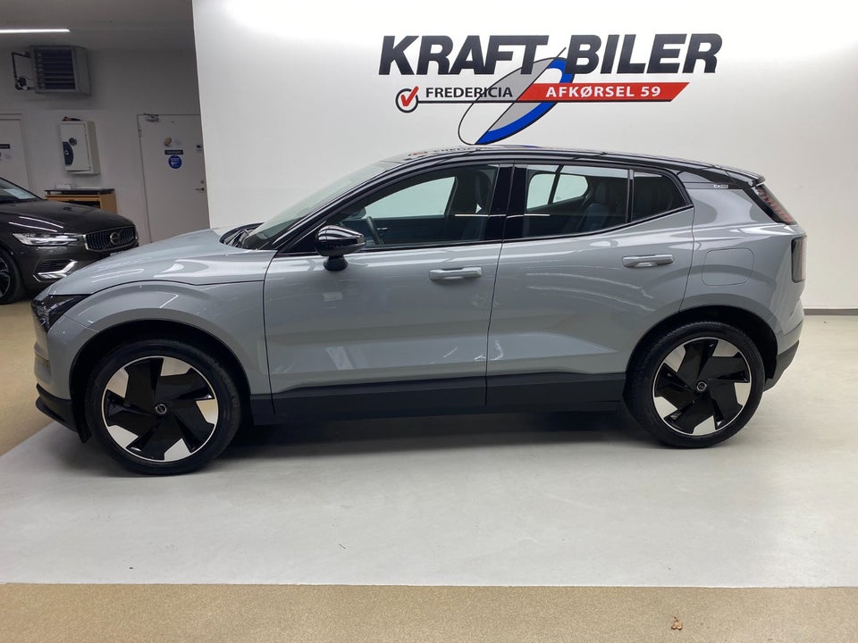 Volvo EX30 Extended Range Plus 5d