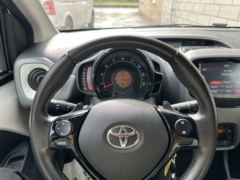 Toyota Aygo 1,0 VVT-i x-pression x-shift 5d