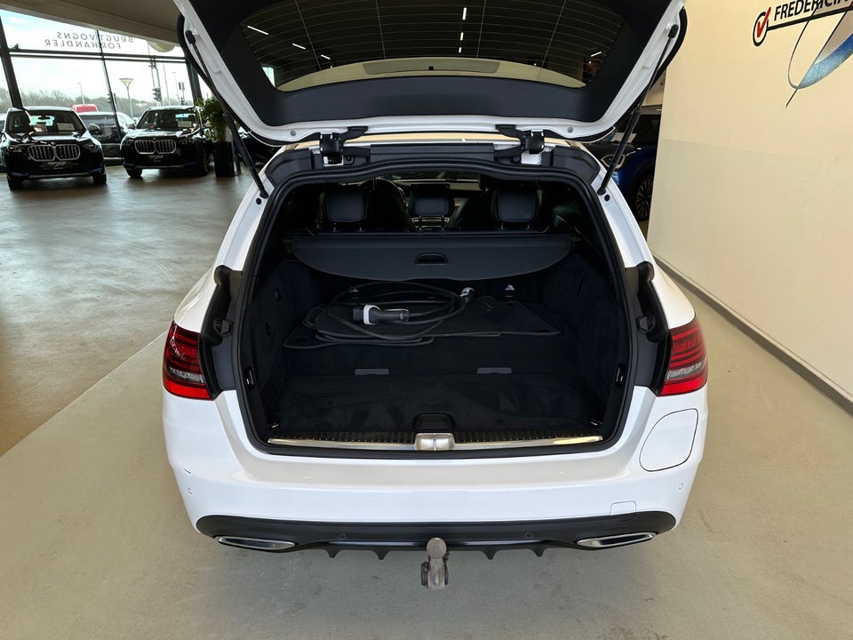 Mercedes C300 de 2,0 AMG Line stc. aut. 5d