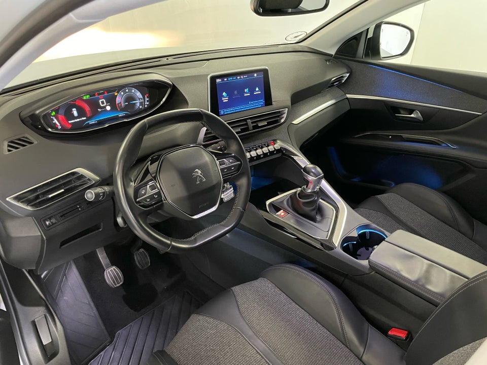 Peugeot 3008 1,2 e-THP 130 Allure 5d