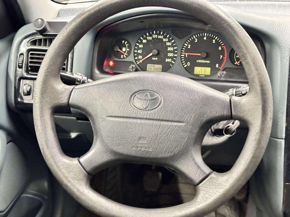 Toyota Avensis 1,8 Terra stc. 5d