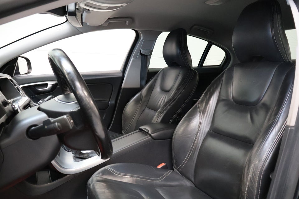 Volvo S60 2,4 D5 215 R-Design aut. 4d