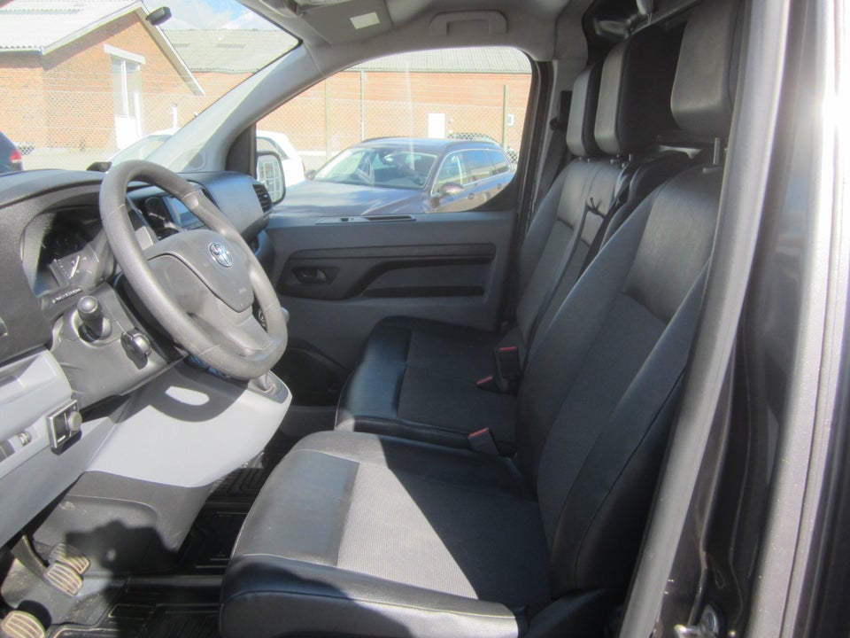 Toyota ProAce 1,6 D 115 Medium Comfort 5d