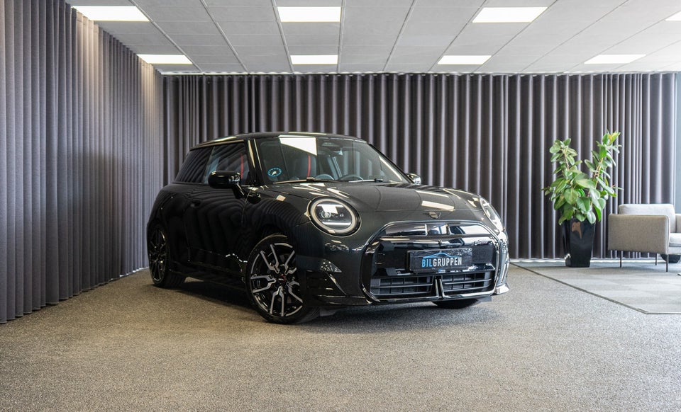 MINI Cooper E JCW Trim XL 3d