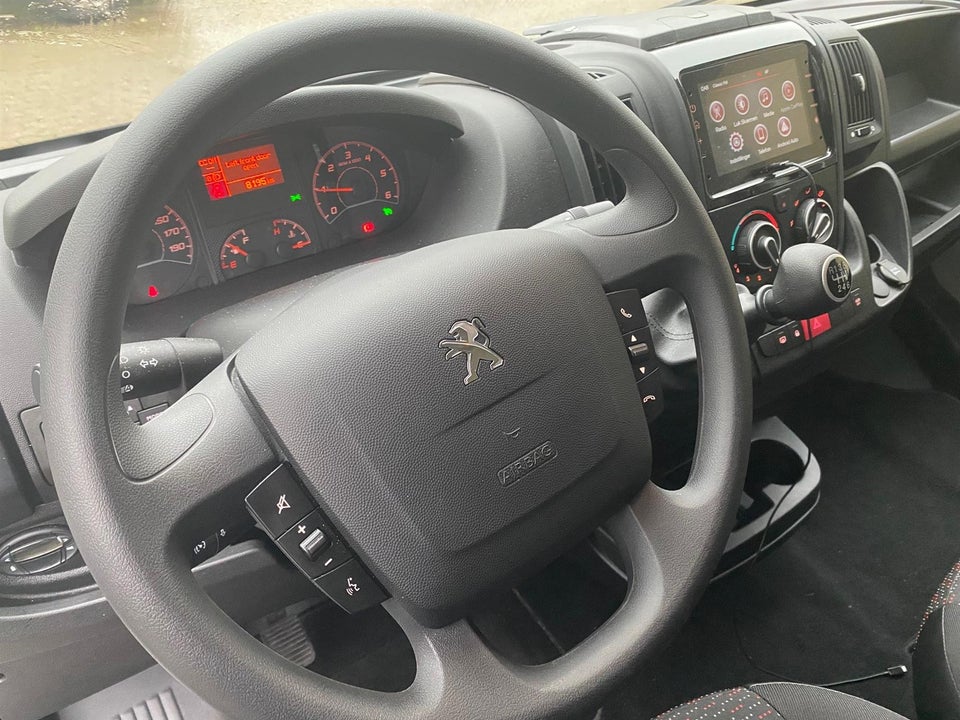 Peugeot Boxer 333 2,2 BlueHDi 140 L2H2 Premium