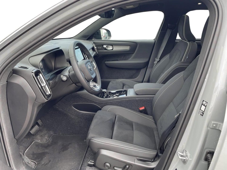 Volvo EX40 Extended Range Black Edition Excess 5d