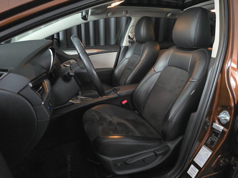 Toyota Avensis 1,8 VVT-i T2 Premium Touring Sports MDS 5d