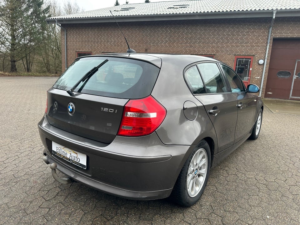 BMW 120i 2,0 Advantage 5d