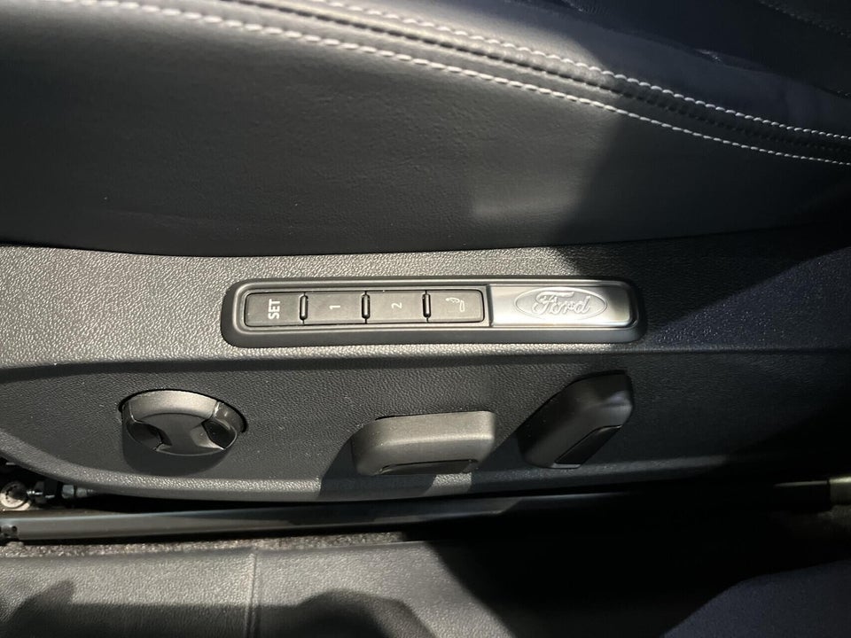 Ford Explorer 84 Premium Extended Range AWD 5d