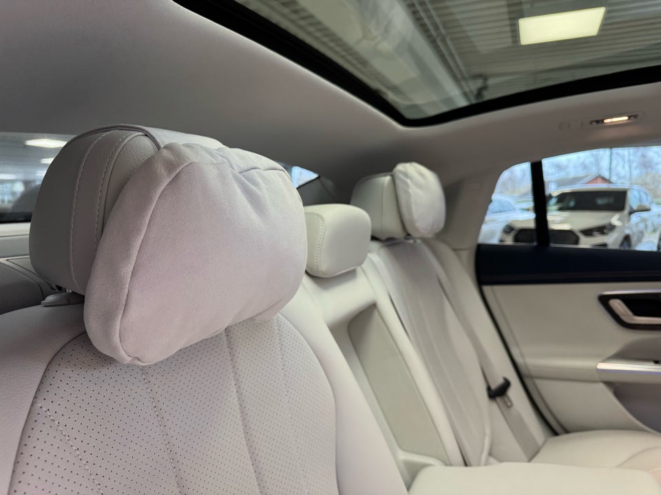 Mercedes EQE300 Electric Art 4d