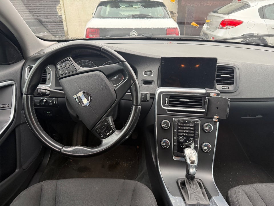 Volvo S60 2,0 D3 136 Momentum aut. 4d