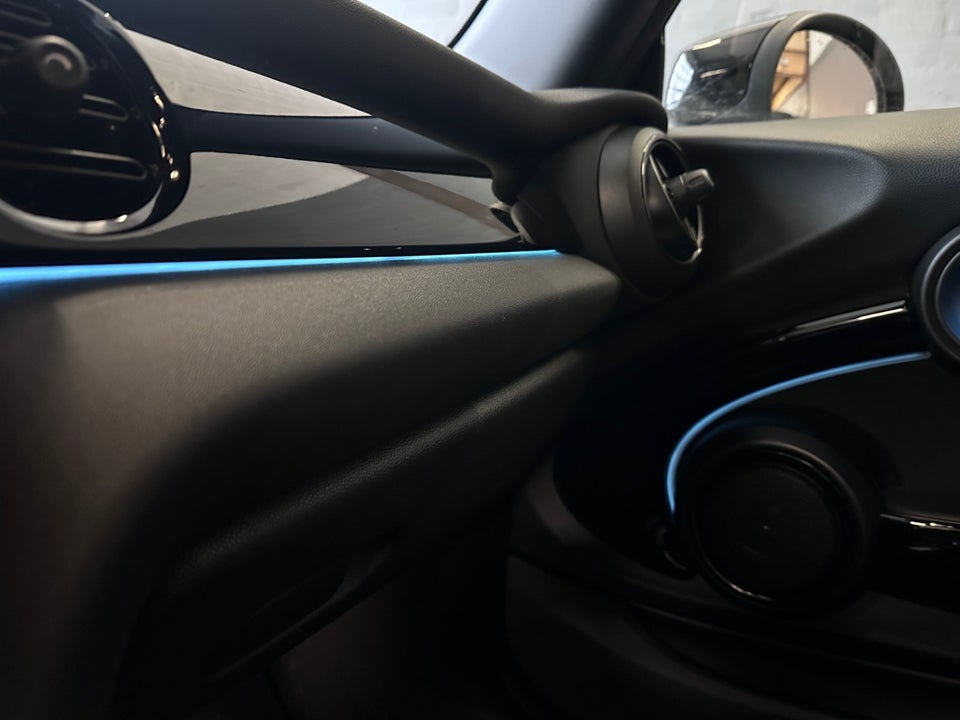 MINI Cooper SE Essential 3d