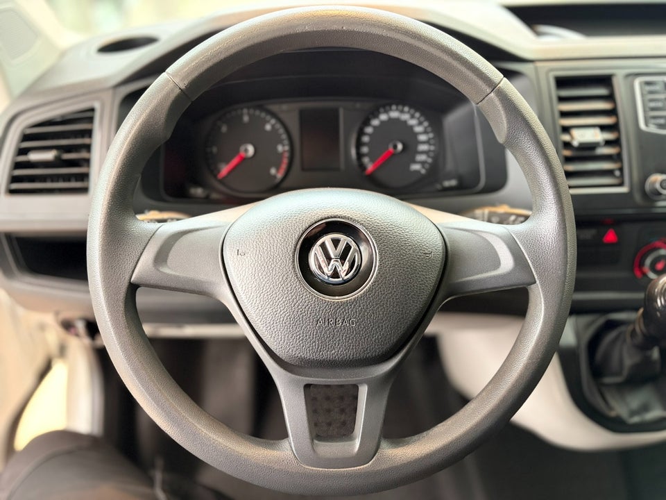 VW Transporter 2,0 TDi 102 Kassevogn kort