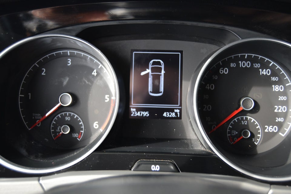 VW Touran 1,6 TDi 115 Highline DSG Van 5d
