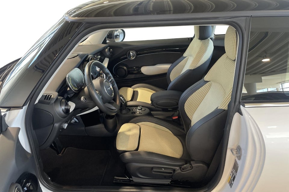 MINI Cooper SE Classic Trim 3d