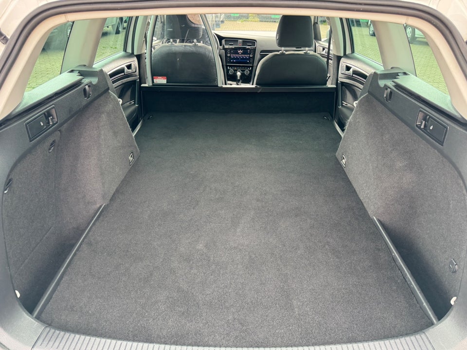 VW Golf VII 2,0 TDi 150 Highline Variant DSG Van 5d