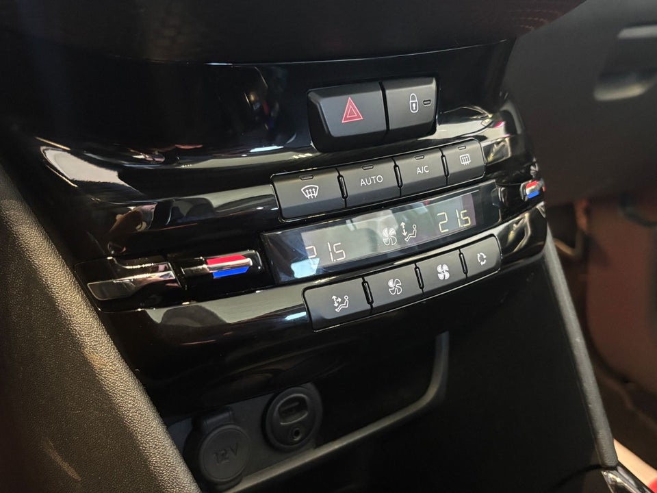 Peugeot 2008 1,2 e-THP 110 Allure Sky 5d