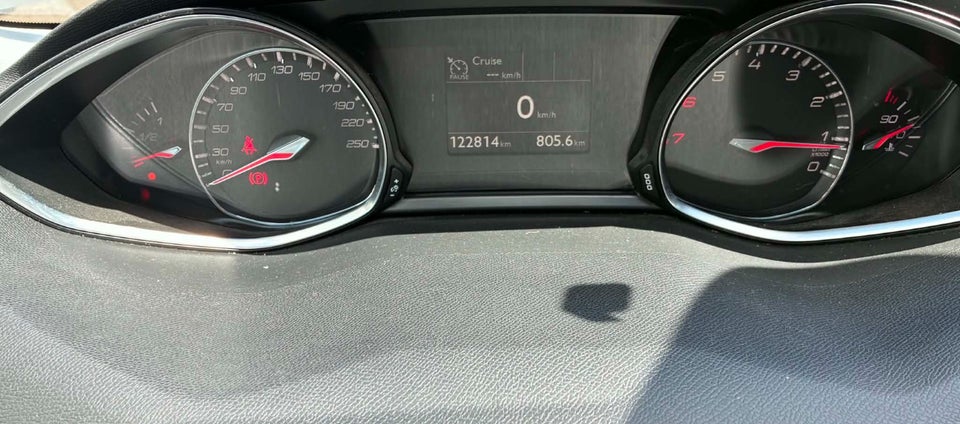 Peugeot 308 1,2 e-THP 130 Allure Sky SW 5d