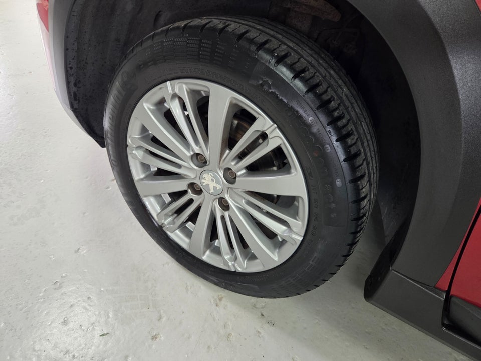 Peugeot 2008 1,6 BlueHDi 100 Allure 5d