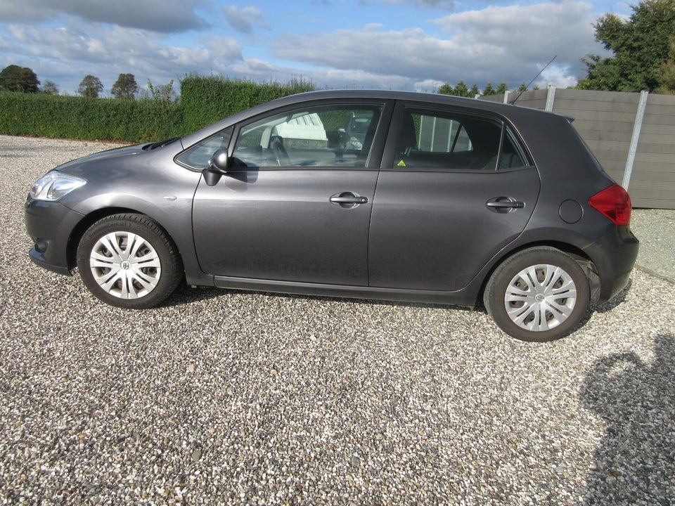 Toyota Auris 2,0 D-4D Sol 5d