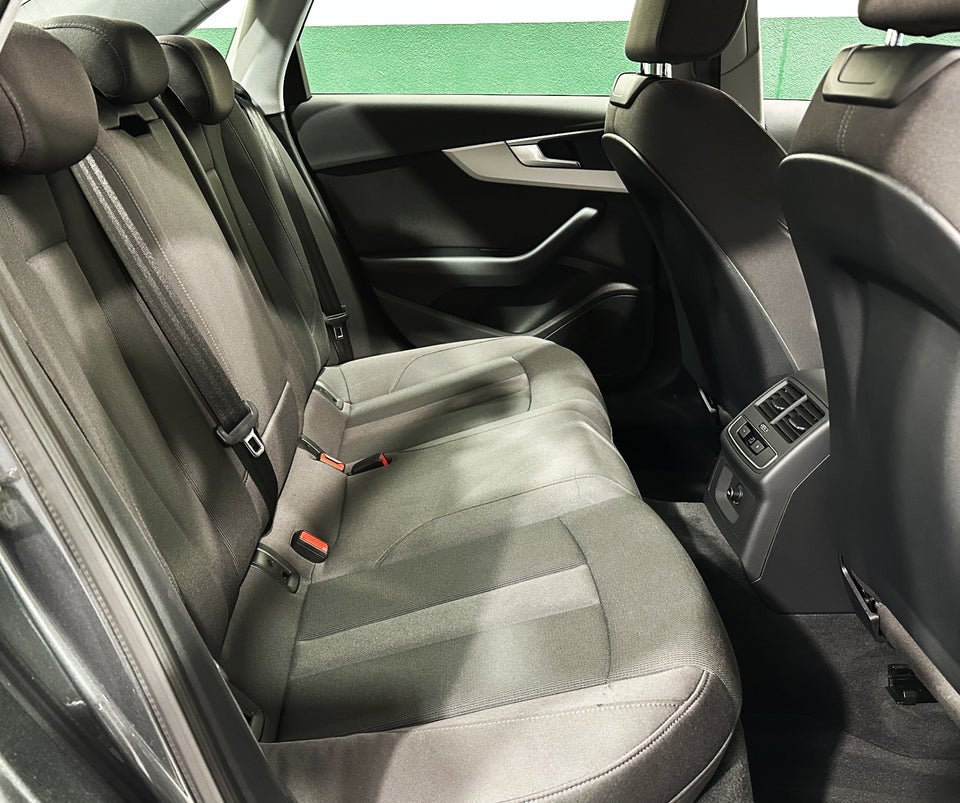 Audi A4 40 TFSi S-line plus S-tr. 4d