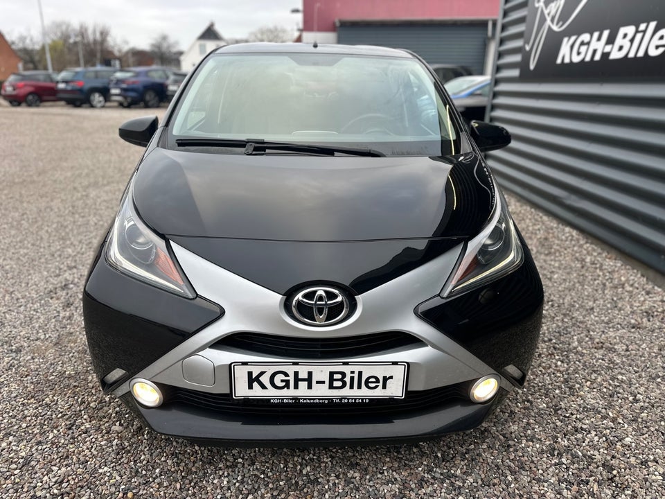 Toyota Aygo 1,0 VVT-i x-black 5d