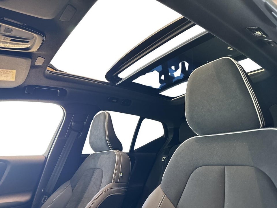 Volvo EX40 Extended Range Black Edition 5d
