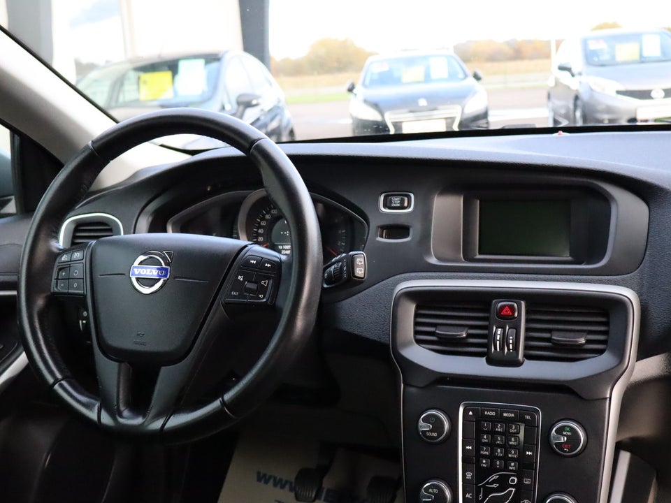 Volvo V40 2,0 D2 120 Momentum Eco 5d