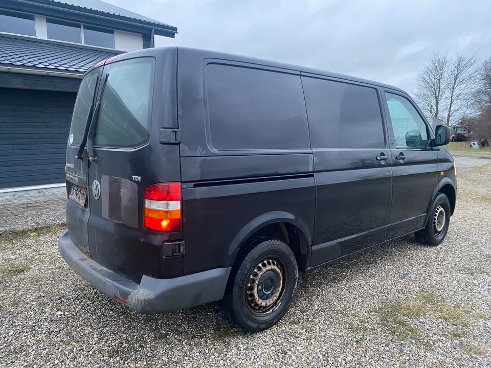 VW Transporter 1,9 TDi 104 Kassevogn kort 4d