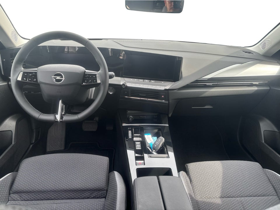 Opel Astra-e 54 Elegance Sports Tourer 5d