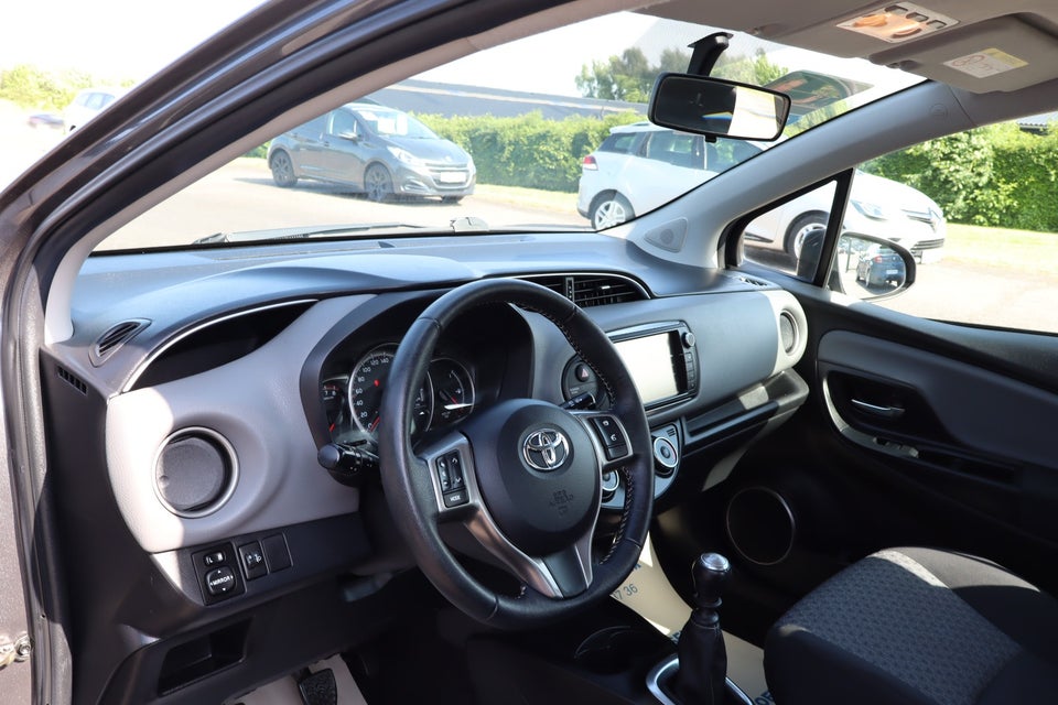 Toyota Yaris 1,3 VVT-i T2 Premium Luksus 5d