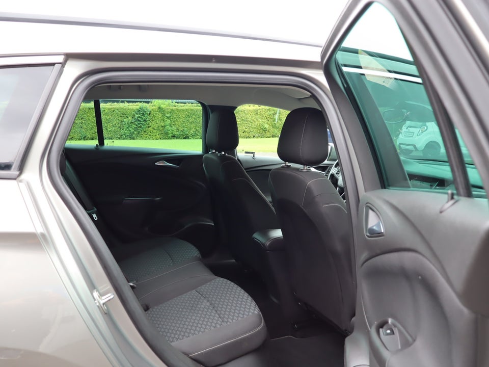 Opel Astra 1,6 CDTi 110 Business Sports Tourer 5d